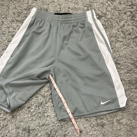 Men's Nike Basketball Short Size M - Picture 2 of 4